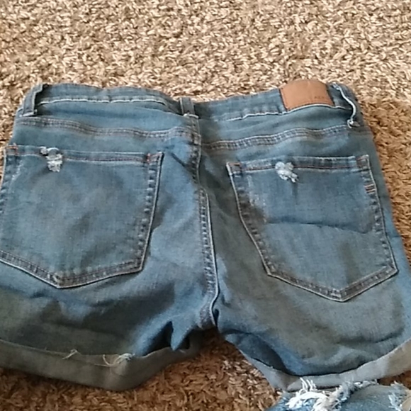 Shorts - Picture 3 of 3